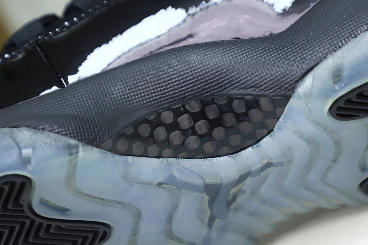 AND 11 JORDAN 'CAP RETRO GOWN' AIR 0226